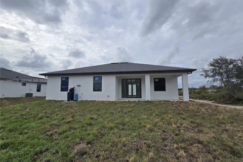 Casa en alquiler en Lehigh Acres, Florida, 3 dormitorios, 145.11 m2 № 2057993 - foto 26