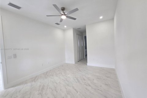 Casa en alquiler en Lehigh Acres, Florida, 3 dormitorios, 145.11 m2 № 2057993 - foto 11