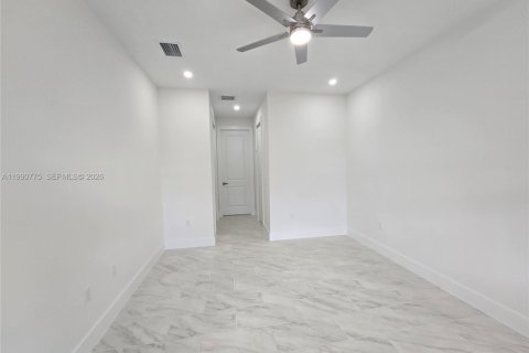 Casa en alquiler en Lehigh Acres, Florida, 3 dormitorios, 145.11 m2 № 2057993 - foto 10