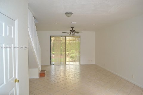 Touwnhouse à louer à Weston, Floride: 3 chambres, 149.11 m2 № 2288784 - photo 4