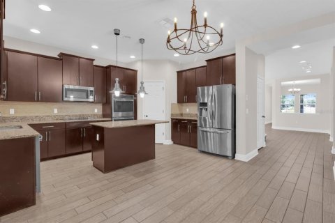 House in Winter Park, Florida 5 bedrooms, 324.79 sq.m. № 2420001 - photo 14