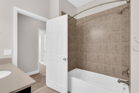 House in Winter Park, Florida 5 bedrooms, 324.79 sq.m. № 2420001 - photo 24