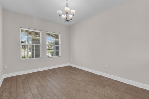 House in Winter Park, Florida 5 bedrooms, 324.79 sq.m. № 2420001 - photo 8