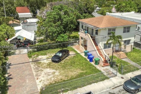 Commercial property in Miami, Florida № 1811641 - photo 1