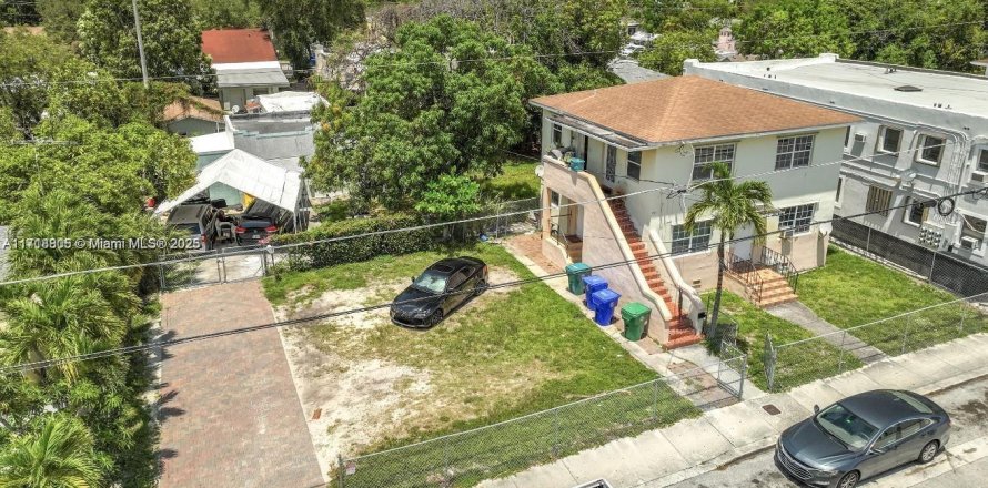 Commercial property in Miami, Florida № 1811641