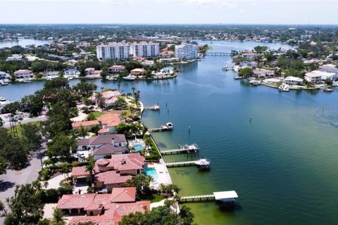 Casa en venta en Saint Petersburg, Florida, 5 dormitorios, 579.99 m2 № 1909686 - foto 7