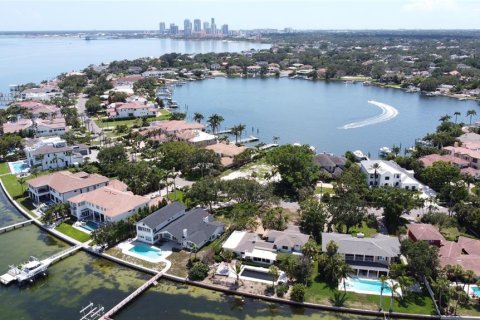 Casa en venta en Saint Petersburg, Florida, 5 dormitorios, 579.99 m2 № 1909686 - foto 5