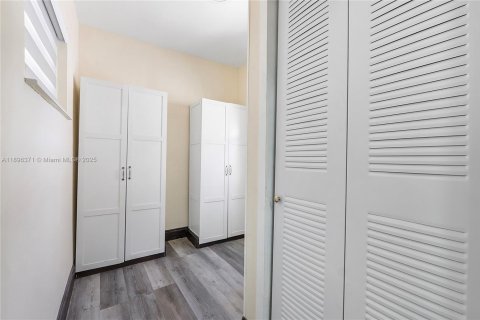 Casa en venta en Oakland Park, Florida, 3 dormitorios, 92.72 m2 № 1950161 - foto 12