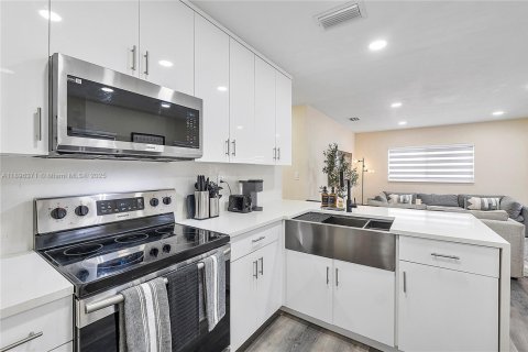 Casa en venta en Oakland Park, Florida, 3 dormitorios, 92.72 m2 № 1950161 - foto 5