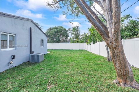 Casa en venta en Oakland Park, Florida, 3 dormitorios, 92.72 m2 № 1950161 - foto 17
