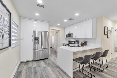 Casa en venta en Oakland Park, Florida, 3 dormitorios, 92.72 m2 № 1950161 - foto 3