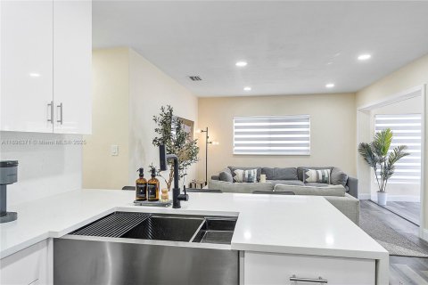 Casa en venta en Oakland Park, Florida, 3 dormitorios, 92.72 m2 № 1950161 - foto 16