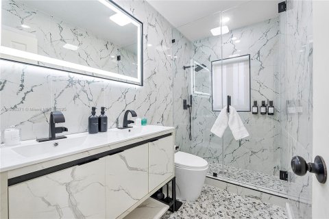 Casa en venta en Oakland Park, Florida, 3 dormitorios, 92.72 m2 № 1950161 - foto 7