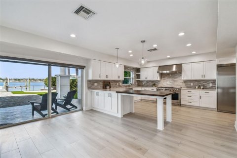 Villa ou maison à louer à Tampa, Floride: 4 chambres, 314.01 m2 № 1919667 - photo 26