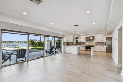 Casa en alquiler en Tampa, Florida, 4 dormitorios, 314.01 m2 № 1919667 - foto 25