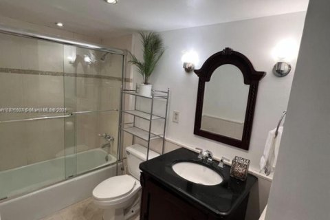 Condo in Sunny Isles Beach, Florida, 2 bedrooms  № 1820181 - photo 12