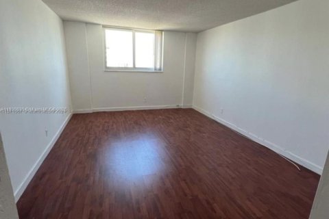 Condo in Sunny Isles Beach, Florida, 2 bedrooms  № 1820181 - photo 9