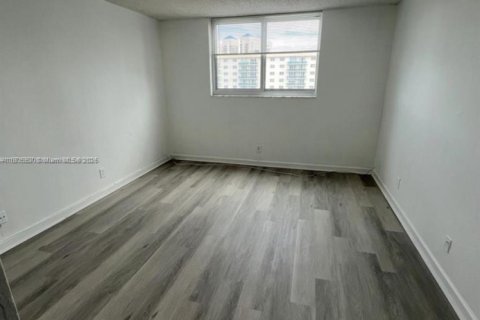 Condo in Sunny Isles Beach, Florida, 2 bedrooms  № 1820181 - photo 6