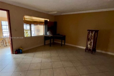 House in Hollywood, Florida 3 bedrooms, 151.99 sq.m. № 2058174 - photo 14