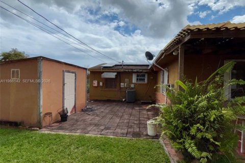 House in Hollywood, Florida 3 bedrooms, 151.99 sq.m. № 2058174 - photo 22