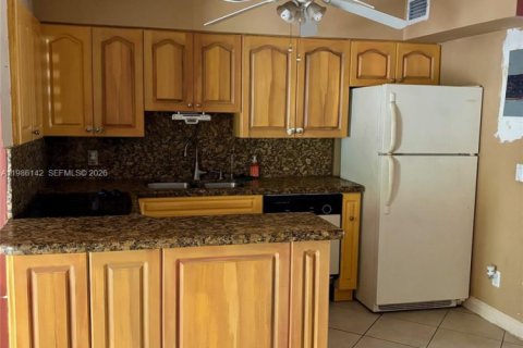 House in Hollywood, Florida 3 bedrooms, 151.99 sq.m. № 2058174 - photo 6