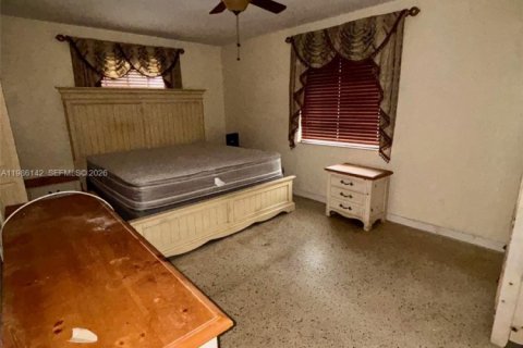 House in Hollywood, Florida 3 bedrooms, 151.99 sq.m. № 2058174 - photo 13