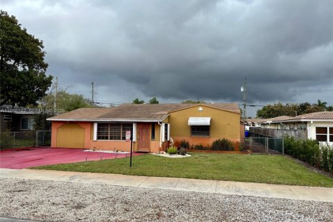 Дом в Холливуд, Флорида 3 спальни, 151.99м2 № 2058174