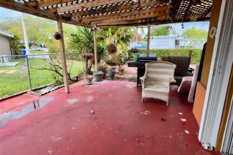 House in Hollywood, Florida 3 bedrooms, 151.99 sq.m. № 2058174 - photo 20