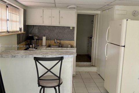 House in Hollywood, Florida 3 bedrooms, 151.99 sq.m. № 2058174 - photo 16