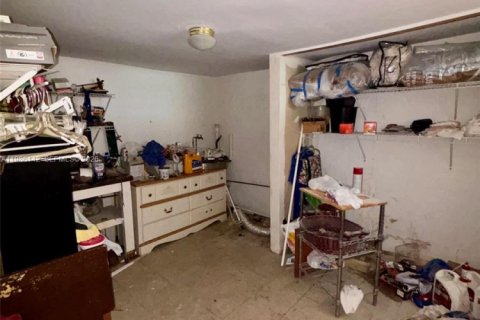 House in Hollywood, Florida 3 bedrooms, 151.99 sq.m. № 2058174 - photo 15