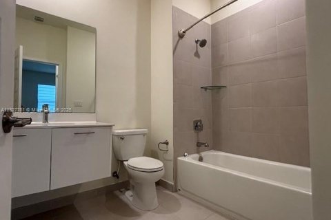 Copropriété à louer à Doral, Floride: 2 chambres, 99.59 m2 № 1931192 - photo 16