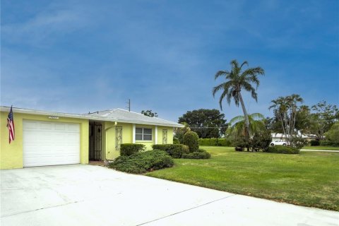 Condo in Bradenton, Florida, 2 bedrooms  № 2239645 - photo 15