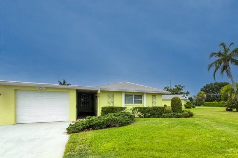 Condo in Bradenton, Florida, 2 bedrooms  № 2239645 - photo 13