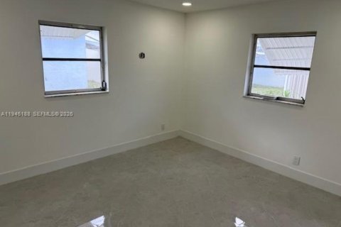 House in Boynton Beach, Florida 2 bedrooms, 119.66 sq.m. № 2003403 - photo 9