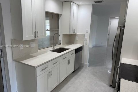 House in Boynton Beach, Florida 2 bedrooms, 119.66 sq.m. № 2003403 - photo 2