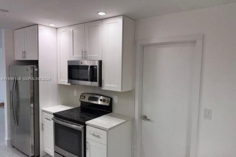 House in Boynton Beach, Florida 2 bedrooms, 119.66 sq.m. № 2003403 - photo 3