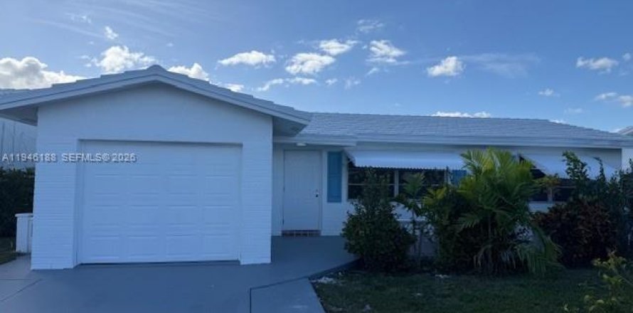 House in Boynton Beach, Florida 2 bedrooms, 119.66 sq.m. № 2003403