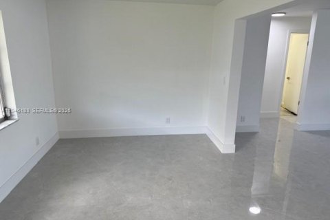 House in Boynton Beach, Florida 2 bedrooms, 119.66 sq.m. № 2003403 - photo 4