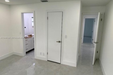 House in Boynton Beach, Florida 2 bedrooms, 119.66 sq.m. № 2003403 - photo 10