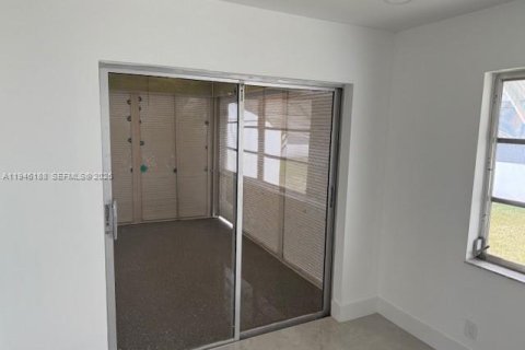 House in Boynton Beach, Florida 2 bedrooms, 119.66 sq.m. № 2003403 - photo 14