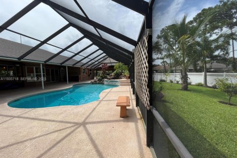House in Port St. Lucie, Florida 4 bedrooms, 230.96 sq.m. № 2055149 - photo 7