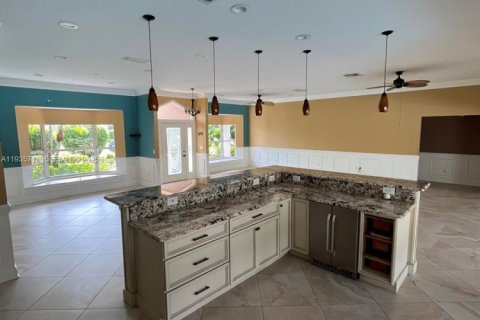 House in Port St. Lucie, Florida 4 bedrooms, 230.96 sq.m. № 2055149 - photo 11