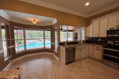 House in Port St. Lucie, Florida 4 bedrooms, 230.96 sq.m. № 2055149 - photo 13