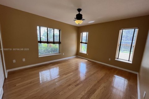 House in Port St. Lucie, Florida 4 bedrooms, 230.96 sq.m. № 2055149 - photo 15