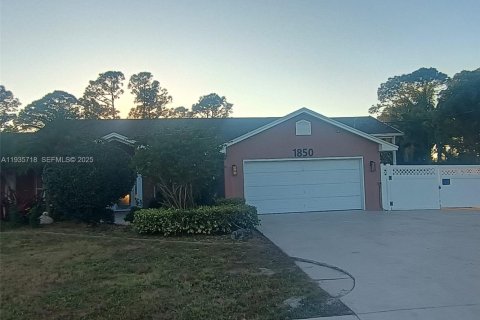 House in Port St. Lucie, Florida 4 bedrooms, 230.96 sq.m. № 2055149
