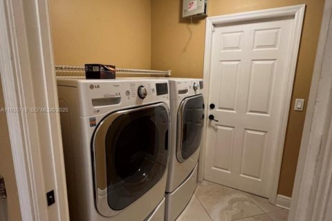 House in Port St. Lucie, Florida 4 bedrooms, 230.96 sq.m. № 2055149 - photo 21