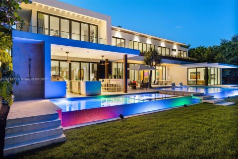 Villa ou maison à vendre à Coral Gables, Floride: 8 chambres, 1141.95 m2 № 1921647 - photo 2