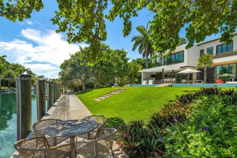 Villa ou maison à vendre à Coral Gables, Floride: 8 chambres, 1141.95 m2 № 1921647 - photo 16