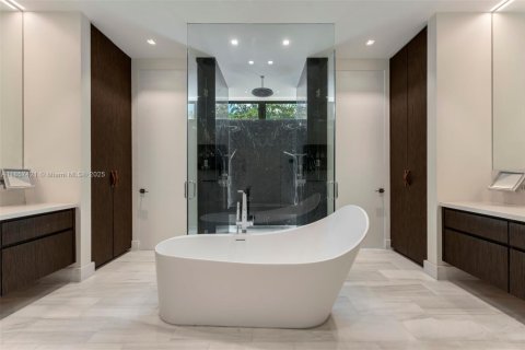Villa ou maison à vendre à Coral Gables, Floride: 8 chambres, 1141.95 m2 № 1921647 - photo 11