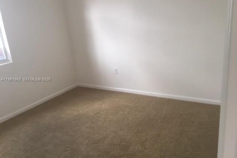 Casa en alquiler en Homestead, Florida, 3 dormitorios № 2024697 - foto 6